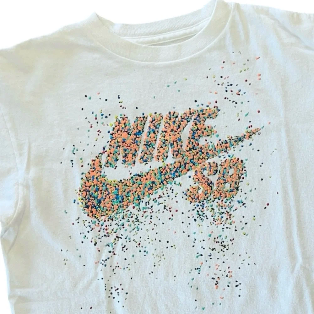 Nike Rare SB Skateboarding White Tee Puffy Speckle Swoosh Logo Kids M 10-12Y